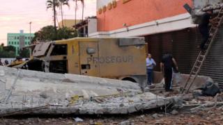 Escombros en el edificio de Prosegur.