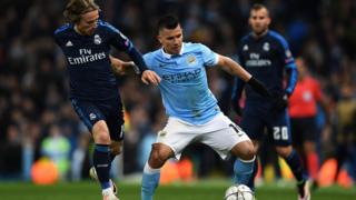 Lucas Modric wa Real Madrid na Aguero bagwanira umupira