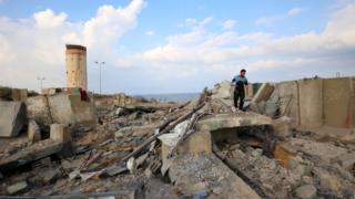İsrail bombardımanında Gazze Şeridi yerlebir oldu.
