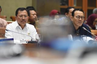 Menteri Kesehatan Terawan Agus Putranto (kiri) dan Dirut BPJS Kesehatan Fahmi Idris (kanan)