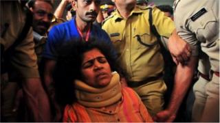 শ্বাশুড়ির কাছে মার খাওয়ার পরে পুলিশ পাহারায় হাসপাতালে নিয়ে যাওয়া হচ্ছে কনকদুর্গাকে