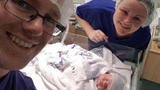 Adam, Tracey ac Evie