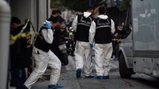 Turkish forensics leave an underground car park cordoned off by Turkish police, on 22 October 2018 in Istanbul,