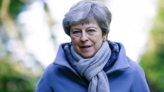 Brexit: Cabinet to meet amid pressure on May