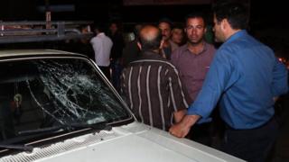 این وانت فروشنده دستفروش است که ماموران شهرداری قصد ضبط آن را داشتند