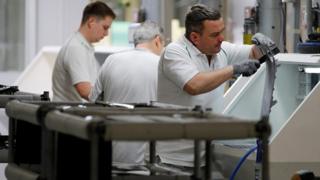 Trabalhadores em indústria