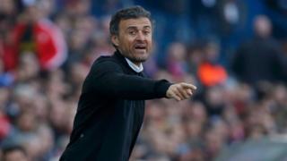 Luis Enrique dirigiendo
