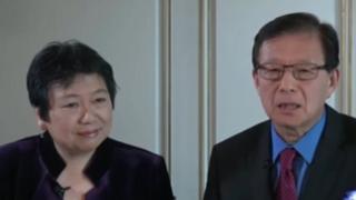 美国之音节目主持人龚小夏(左)和东方(右)