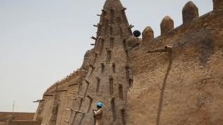 Masaajidka Djingareyber ee Timbuktu ee qudbiyadii ku yaallay ay dumiyeen Islaamiyiintu
