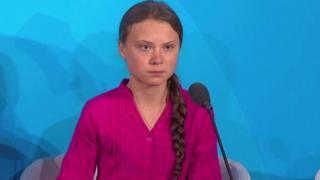 گرتا تونبرگ نوجوان سوئدی که برای مبارزه با تغییرات اقلیمی فعالیت می کند در سخنانی پرحرارت در برابر رهبران جهان در سازمان ملل، آنها را به ناکامی در این زمینه متهم کرده است.
