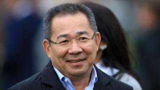 Umuherwe Vichai Srivaddhanaprabha, ukomoka muri Thailand akaba atunze abarirwa muri za miliyari, yaguze Leicester City amapawundi miliyoni 39 mu mwaka wa 2010