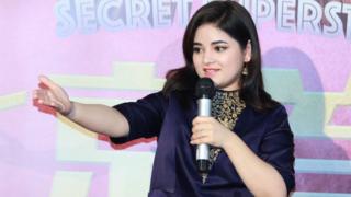জায়রা ওয়াসিমের জন্ম কাশ্মীরে।
