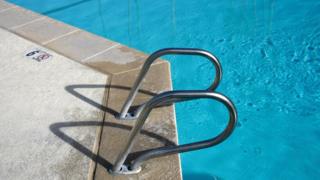 Ubwogero bwa swimming pool