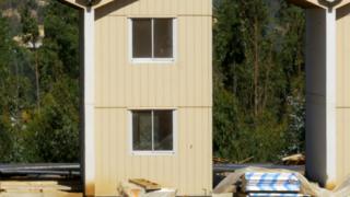 Casas "pela metade" foram construídas para abrigar famílias em cidade do Chila