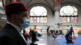 Мусульмане празднуют окончание Рамадана в условиях карантина