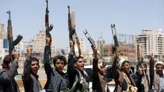 عسكرية - الحوثيون يأسرون آلاف الجنود والضباط السعوديين بعملية عسكرية واسعة بنجران _109011364_93d44f78-b817-44e7-8179-80f4282a6d3a