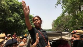 भारतको सर्वोच्च अदालतबाहिर