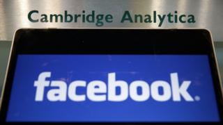 Логотипы Facebook и Cambridge Analytica