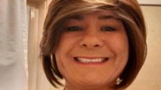 Karen White, que se declara transgênero e acusada de ter agredido sexualmente mulheres com quem estava presa, na Inglaterra