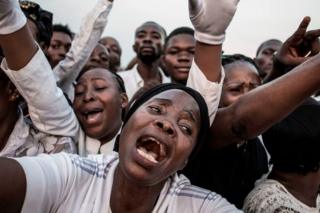Supporters of late former DR Congo Prime Minister and opposition leader Etienne Tshisekedi, react as his casket passes in Kinshasa ahead of his burial on 1 June.