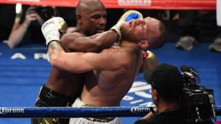 Conor McGregor amesema kuwa refa Robert Byrd alifanya makosa kusimamisha pigano