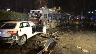 トルコ・アンカラの爆発現場(13日)