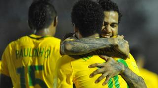 Danie Alves, Neymar y Paulinho