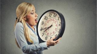 Mujer con reloj