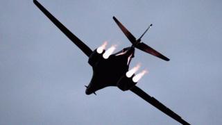 B-1B согуштук учактары өзөктүк курал менен жабдылган.