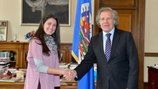 Rosa María Payá y Luis Almagro se dan la mano