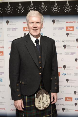 Iain Tormod MacLeòid