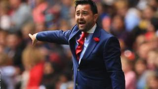 Pedro Martinez Losa amejiuzulu wadhfa wake wa klabu ya Arsenal upande wa wanawake baada ya miaka mitatu katika uongozi wa soka ya ligi ya wanawake.
