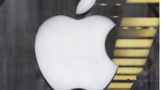 логотип Apple в лондонском магазине