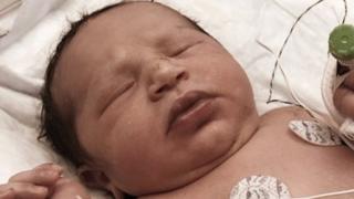 Ọtụtụ ezinaụlọ na achọ ka ha kpọrọ 'Baby India' ga zuwa dịka nwa ha.
