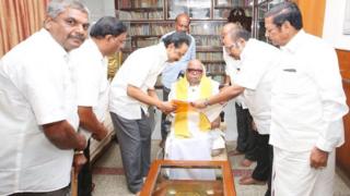 தி.மு.கவின் உறுப்பினர் தகுதியை மீண்டும் புதுப்பித்துக்கொண்டார் கருணாநிதி