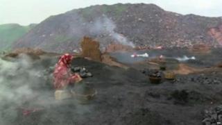 कोळशाच्या खाणी पूर्णतः बंद न केल्यानं आग लागण्याचे प्रकार इथे घडतात.