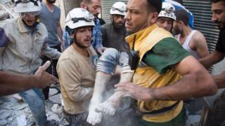 Akarere kari mu minwe y'abagwanyi i Alep kariko karagirwako ibitero vy'indege z'abarusiya na Syria