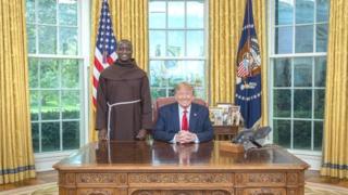Peter Tabichi yabonanye na Perezida Trump mu biro bye