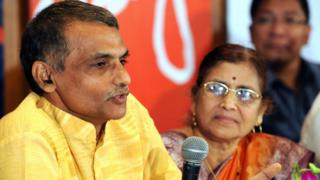 डॉ. प्रकाश आमटे यांना केंद्र सरकारकडून नोटीस मिळाली आहे.