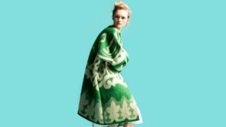 В коллекции "Хочется спать" Марит Илисон из Эстонии использовала советские одеяла