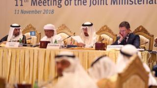 عربستان در حالی از کاهش صادرات نفت خبر داده است که هنوز توافق جامعی در بین اعضای سازمان کشورهای صادرکننده نفت وجود ندارد.