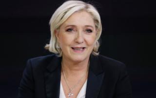 24日、「フランス2」テレビに出演したル・ペン氏。
