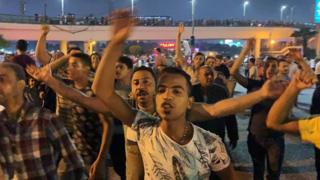 مئات المتظاهرين حاولوا التجمع قرب ميدان التحرير بوسط القاهرة