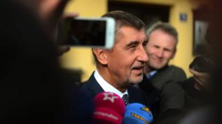Чеський мільярдер і лідер політичного руху АНО після голосування на виборчій дільниці