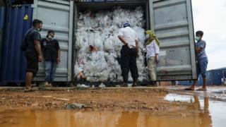 US Top Of The Garbage Pile In Global Waste Crisis - BBC News