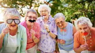 Amigas ancianas.