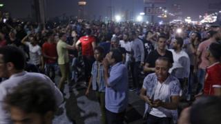 مصريون يتظاهرون ضد الرئيس المصري عبد الفتاح السياسي