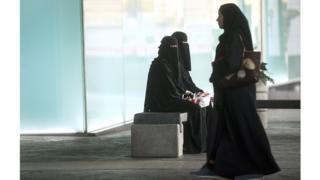 Les femmes auront cependant toujours besoin du consentement d'un tuteur dans les cas où la loi islamique l'exige.