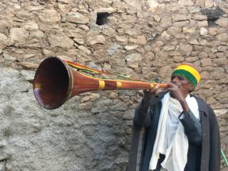ኣያ ፀሃየ መለኸት እነትነፍሑ