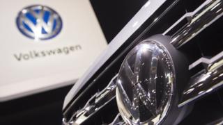 Новый внедорожник Volkswagen Atlas можно увидеть во время североамериканского международного автосалона 2017 года в Детройте, штат Мичиган